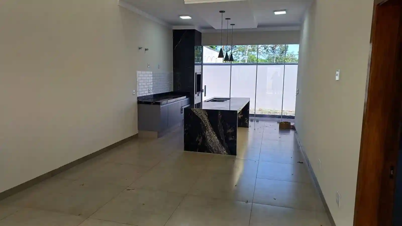 Casa com 3 quartos à venda, 10m² — foto 1 de 26