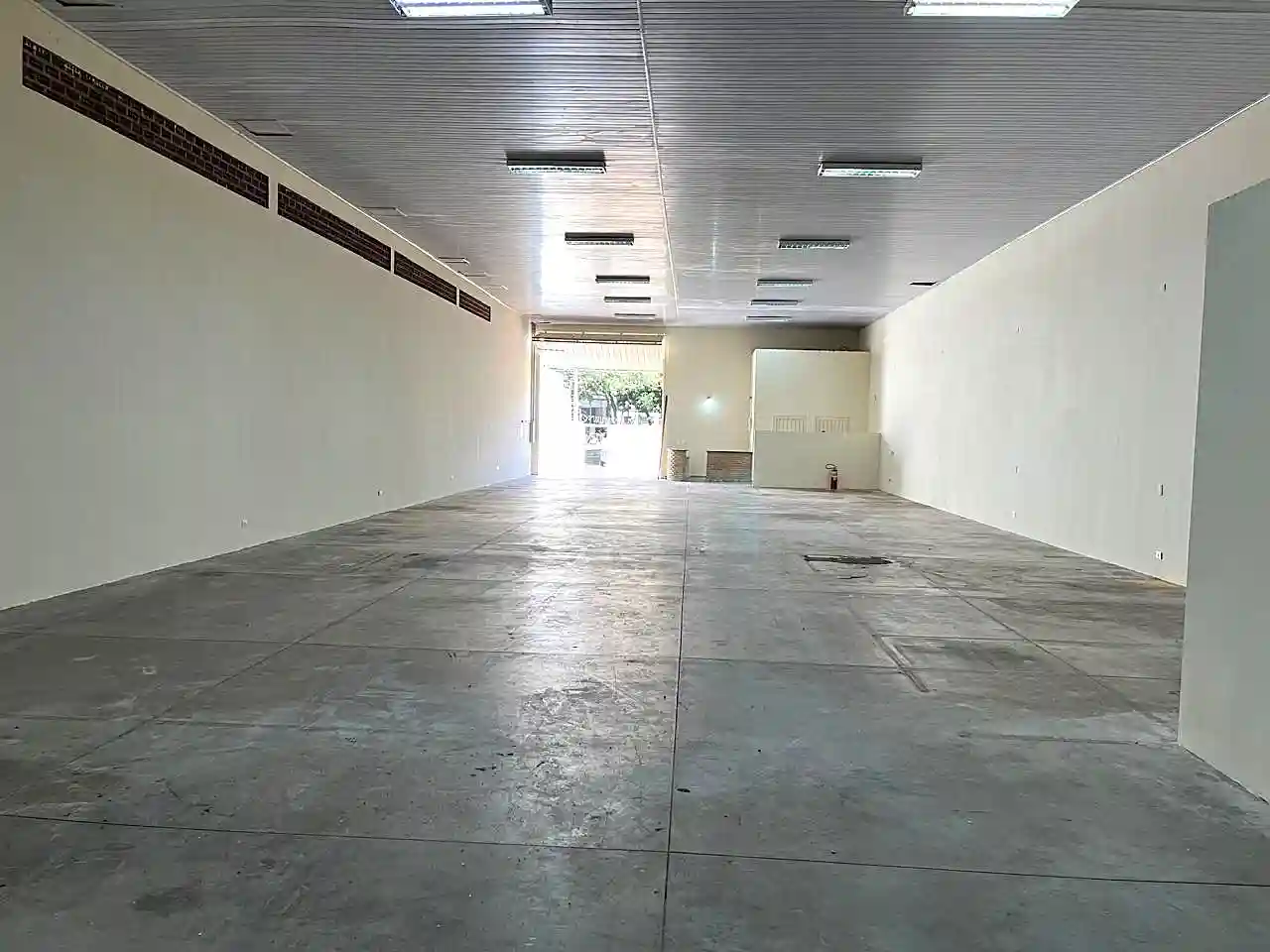 Loja / Salão / Ponto Comercial  para aluguel, 400m² — foto 7 de 17