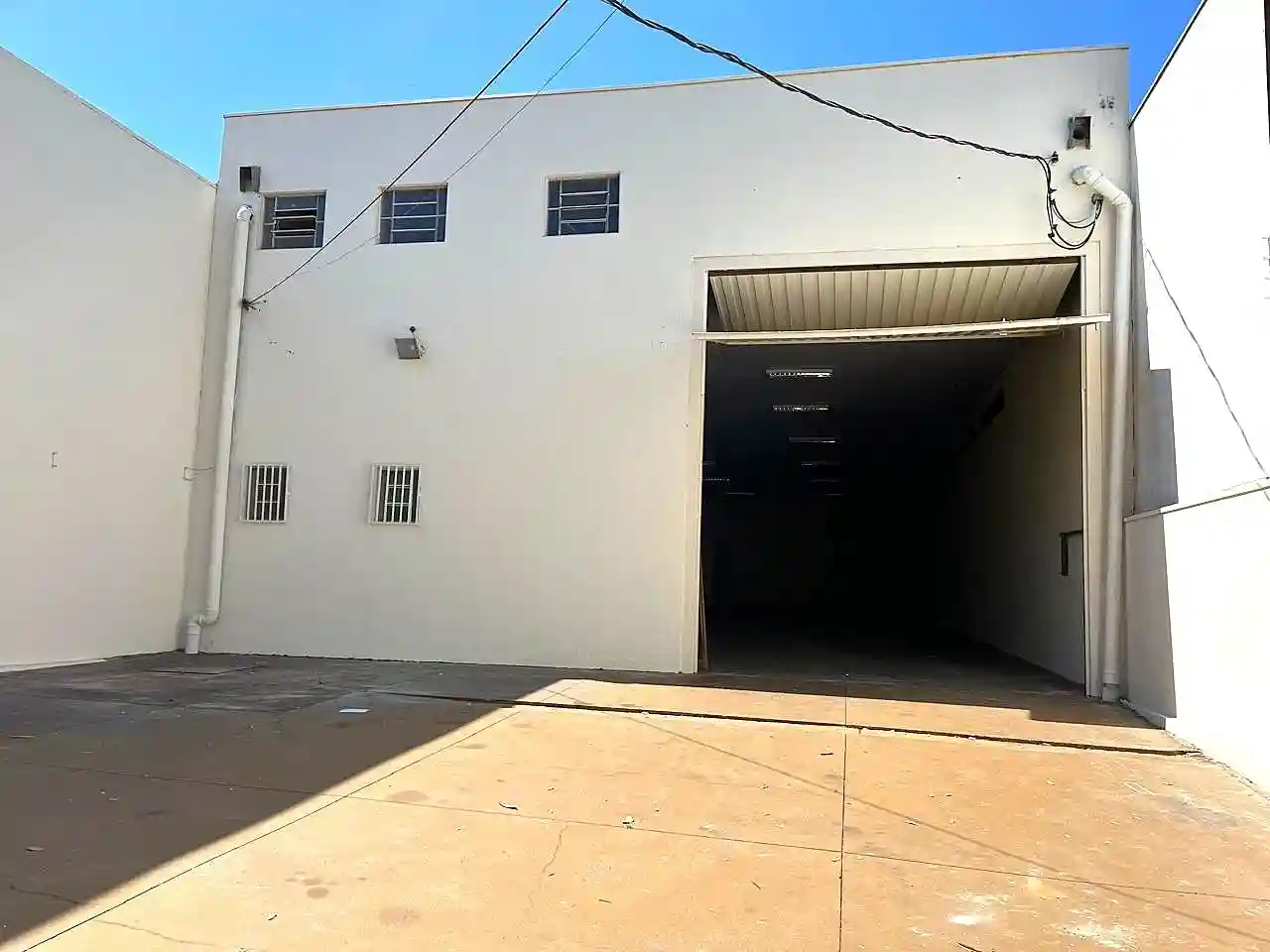 Loja / Salão / Ponto Comercial  para aluguel, 400m² — foto 1 de 17