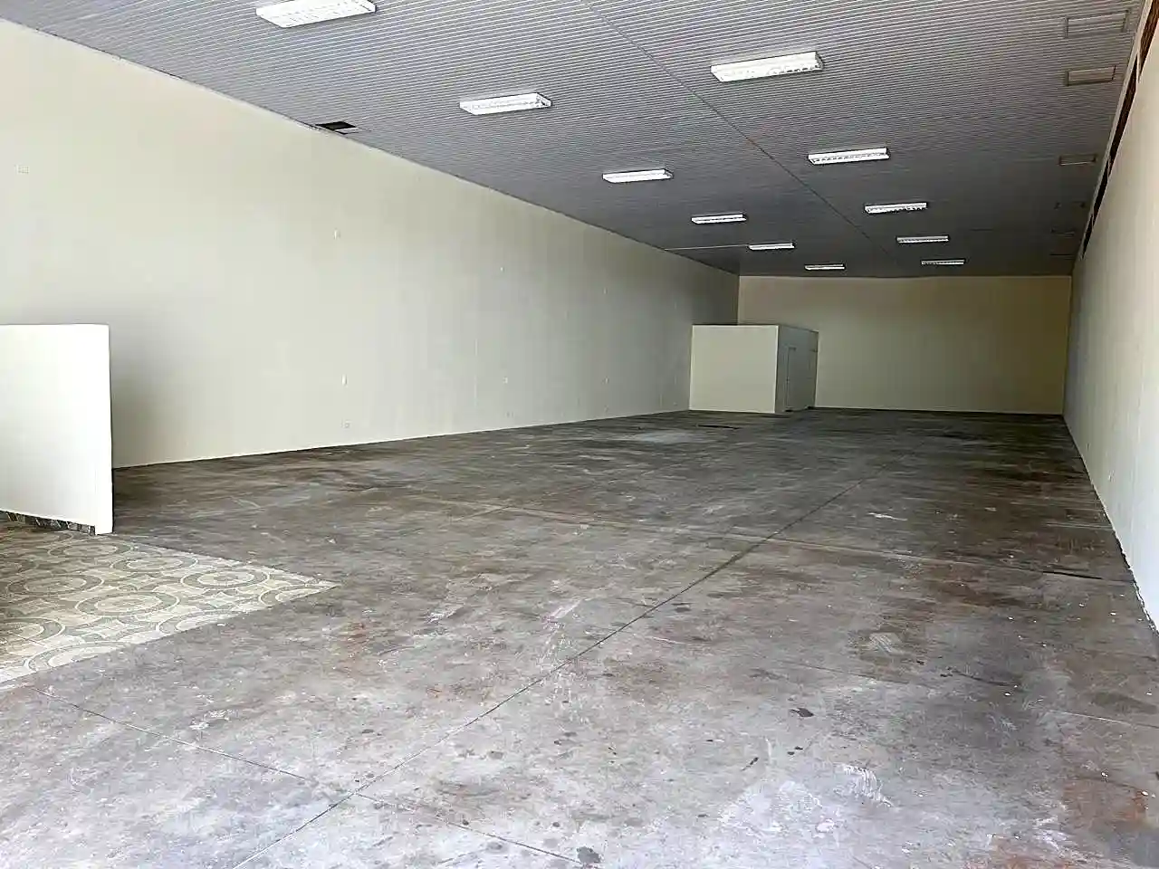 Loja / Salão / Ponto Comercial  para aluguel, 400m² — foto 16 de 17