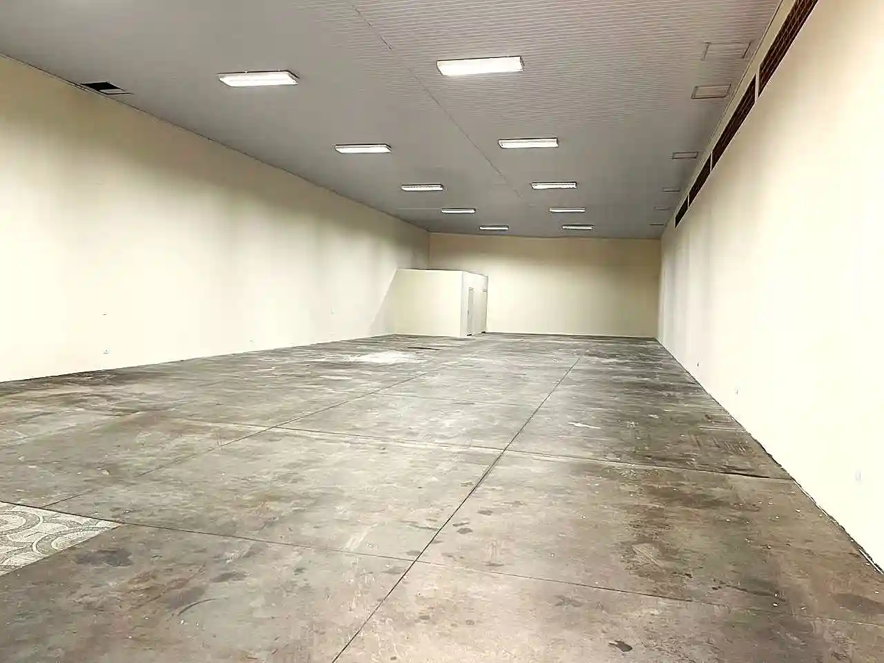 Loja / Salão / Ponto Comercial  para aluguel, 400m² — foto 4 de 17