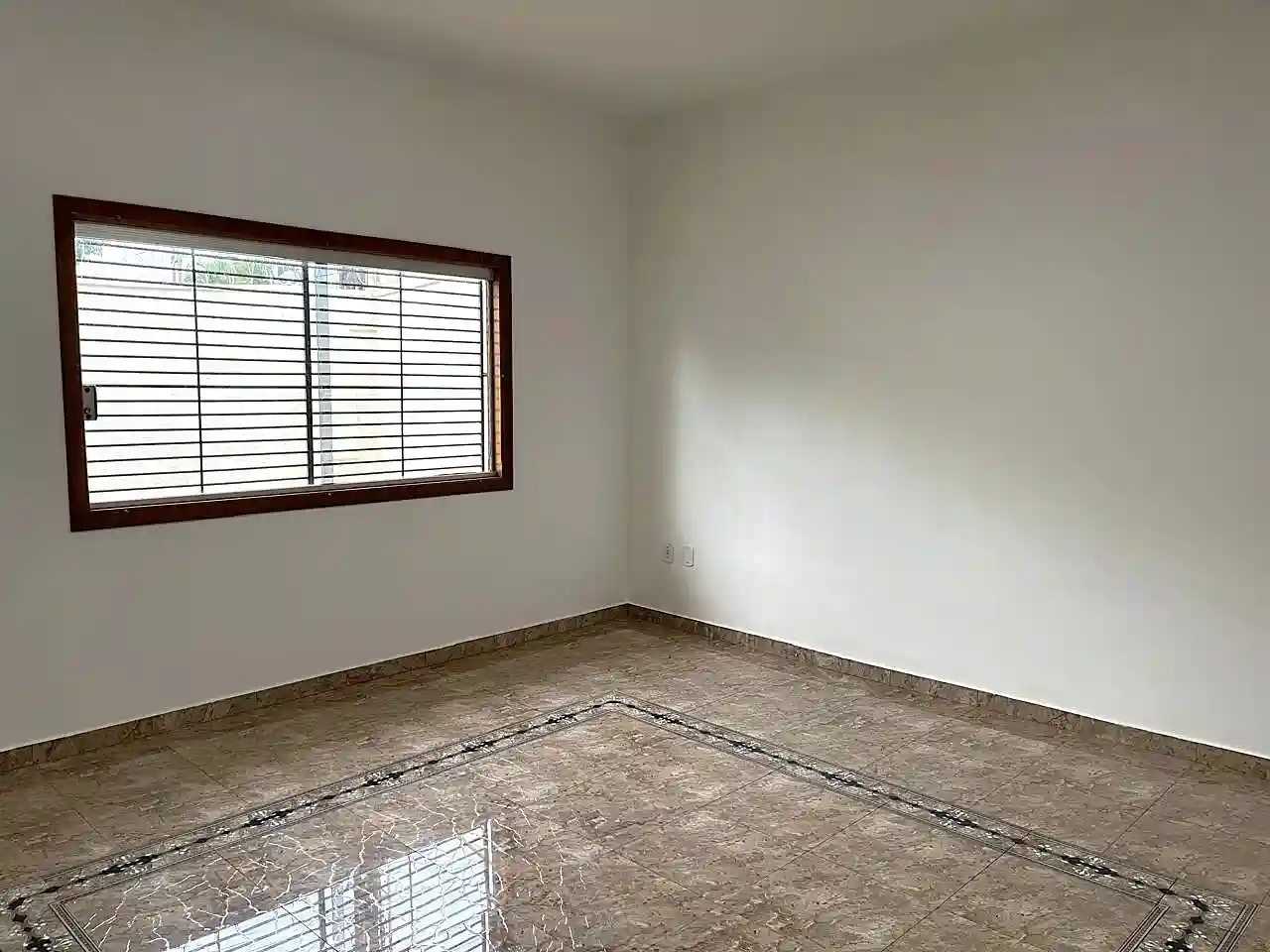 Casa com 4 quartos para aluguel, 300m² — foto 4 de 18