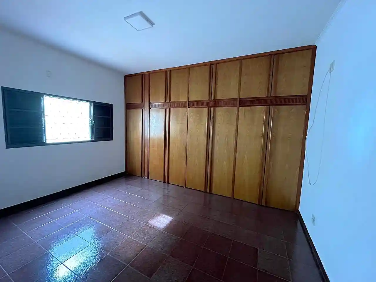Casa com 4 quartos para aluguel, 300m² — foto 9 de 18
