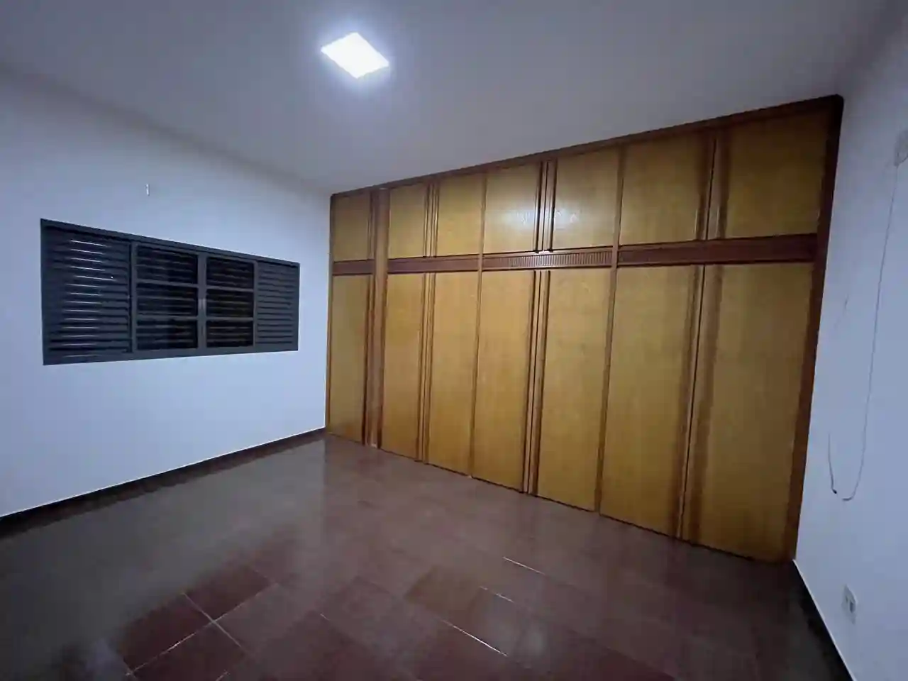 Casa com 4 quartos para aluguel, 300m² — foto 8 de 18