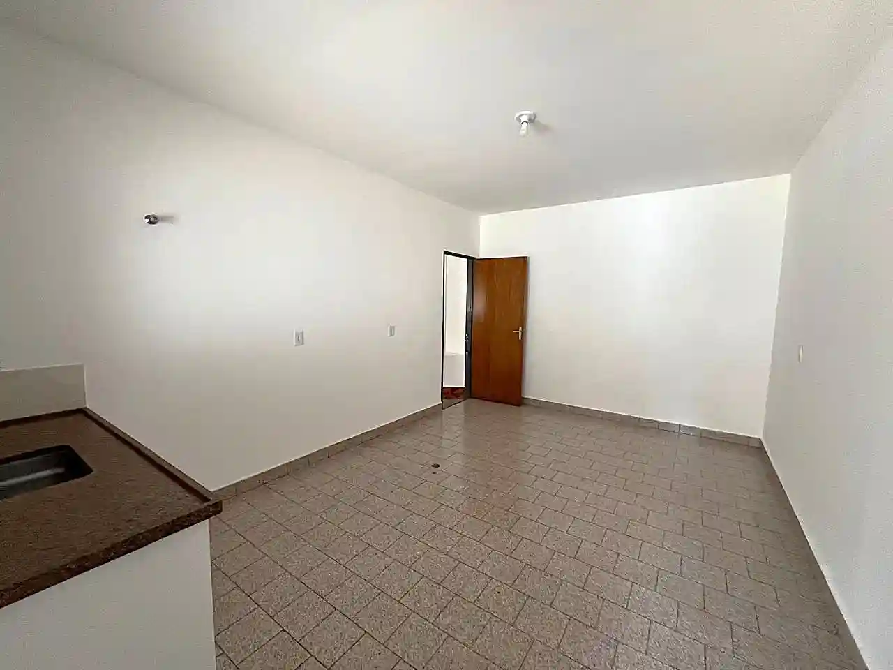 Casa com 4 quartos para aluguel, 300m² — foto 14 de 18