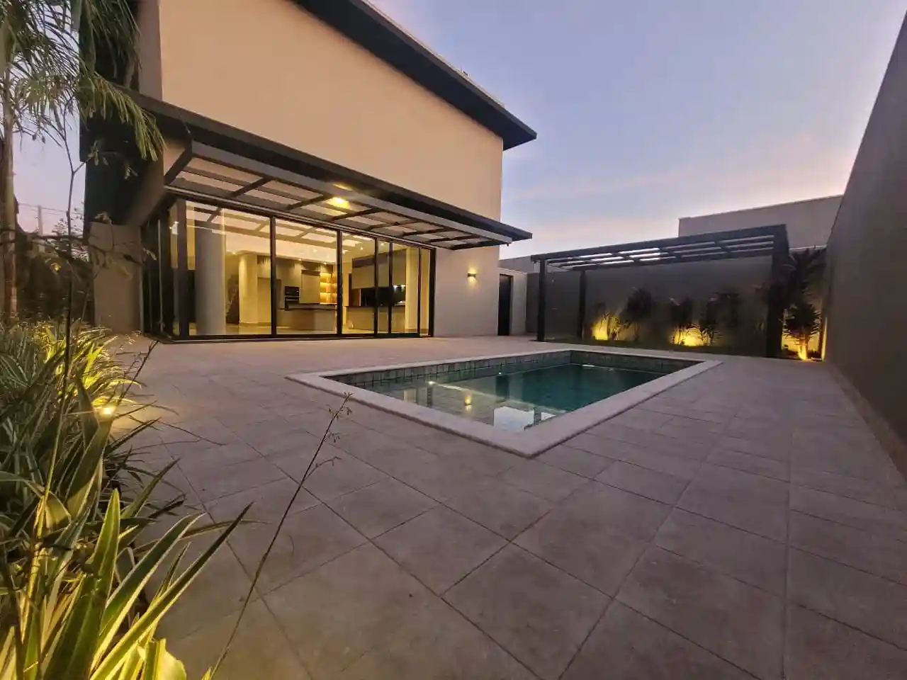Casa de Condomínio com 3 quartos à venda, 405m² — foto 3 de 29