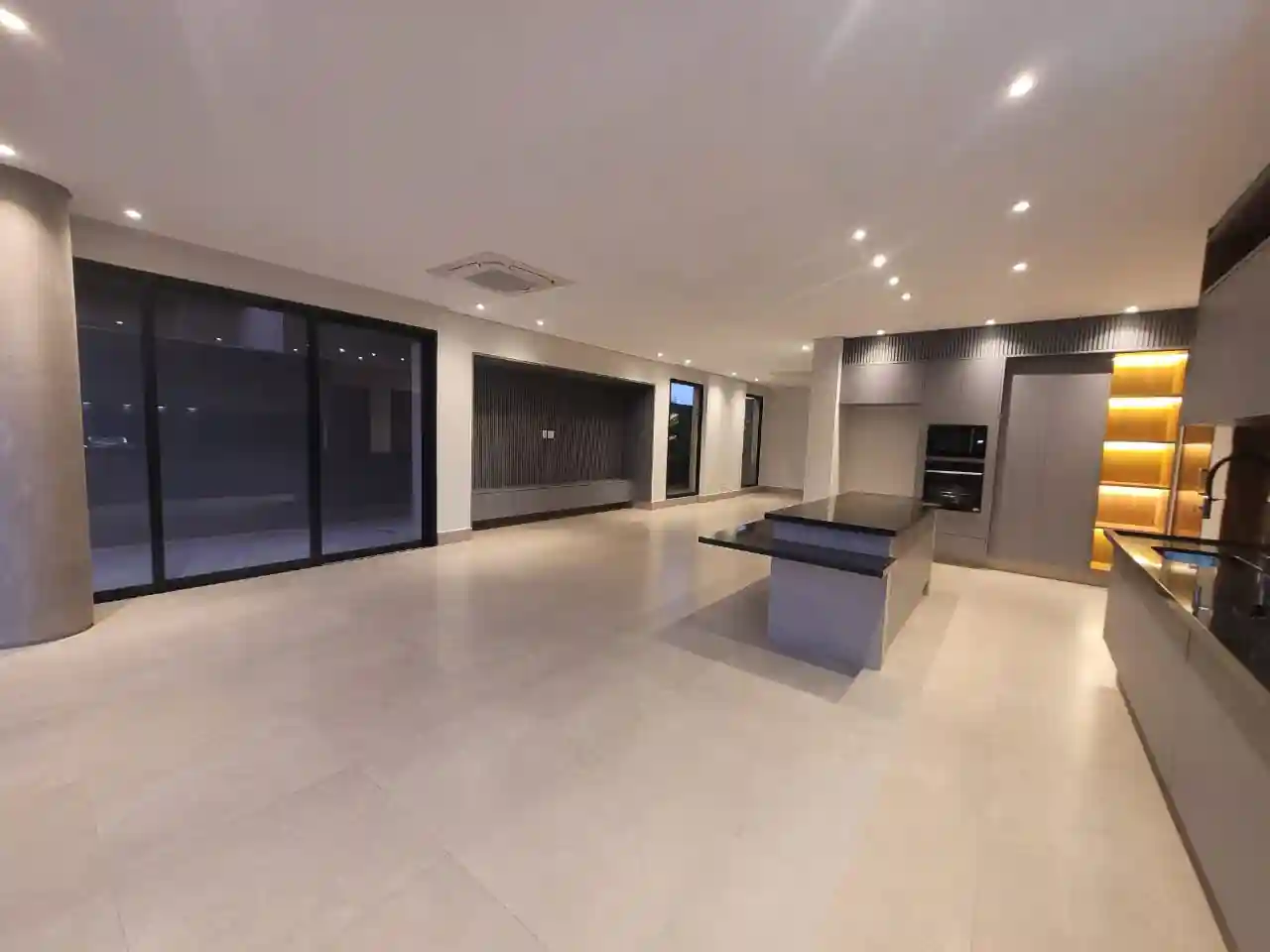 Casa de Condomínio com 3 quartos à venda, 405m² — foto 8 de 29