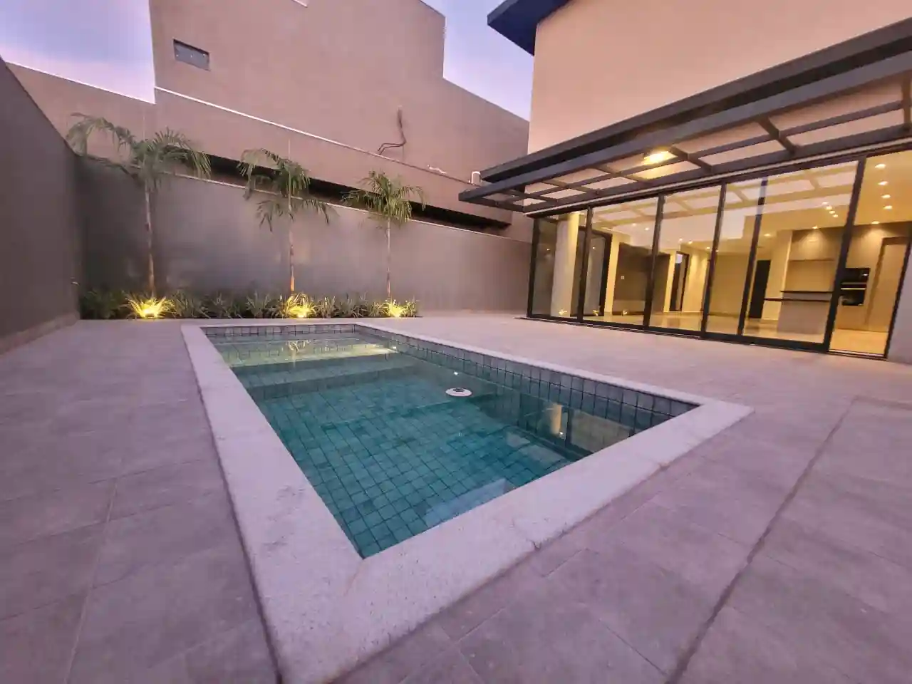 Casa de Condomínio com 3 quartos à venda, 405m² — foto 2 de 29