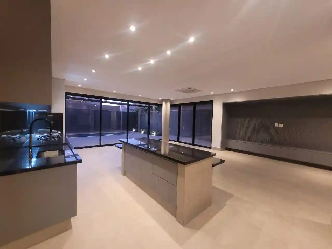 Casa de Condomínio com 3 quartos à venda, 405m² — foto 9 de 29