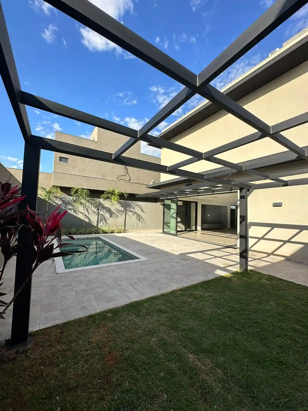 Casa de Condomínio com 3 quartos à venda, 405m² — foto 1 de 29