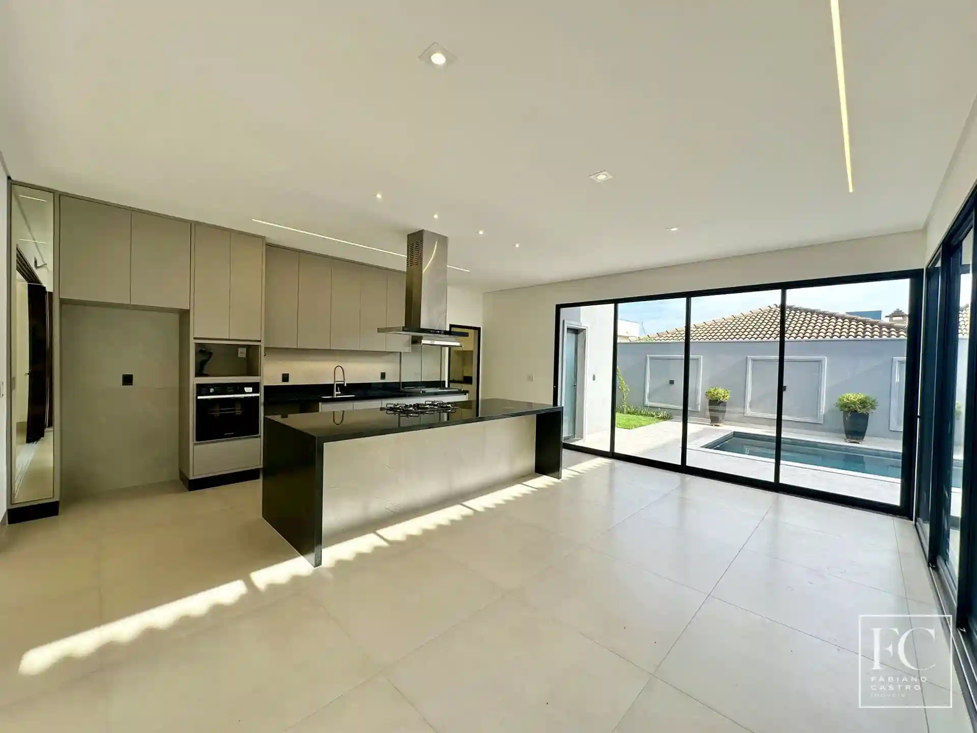 Casa de Condomínio com 3 quartos à venda, 235m² — foto 6 de 32