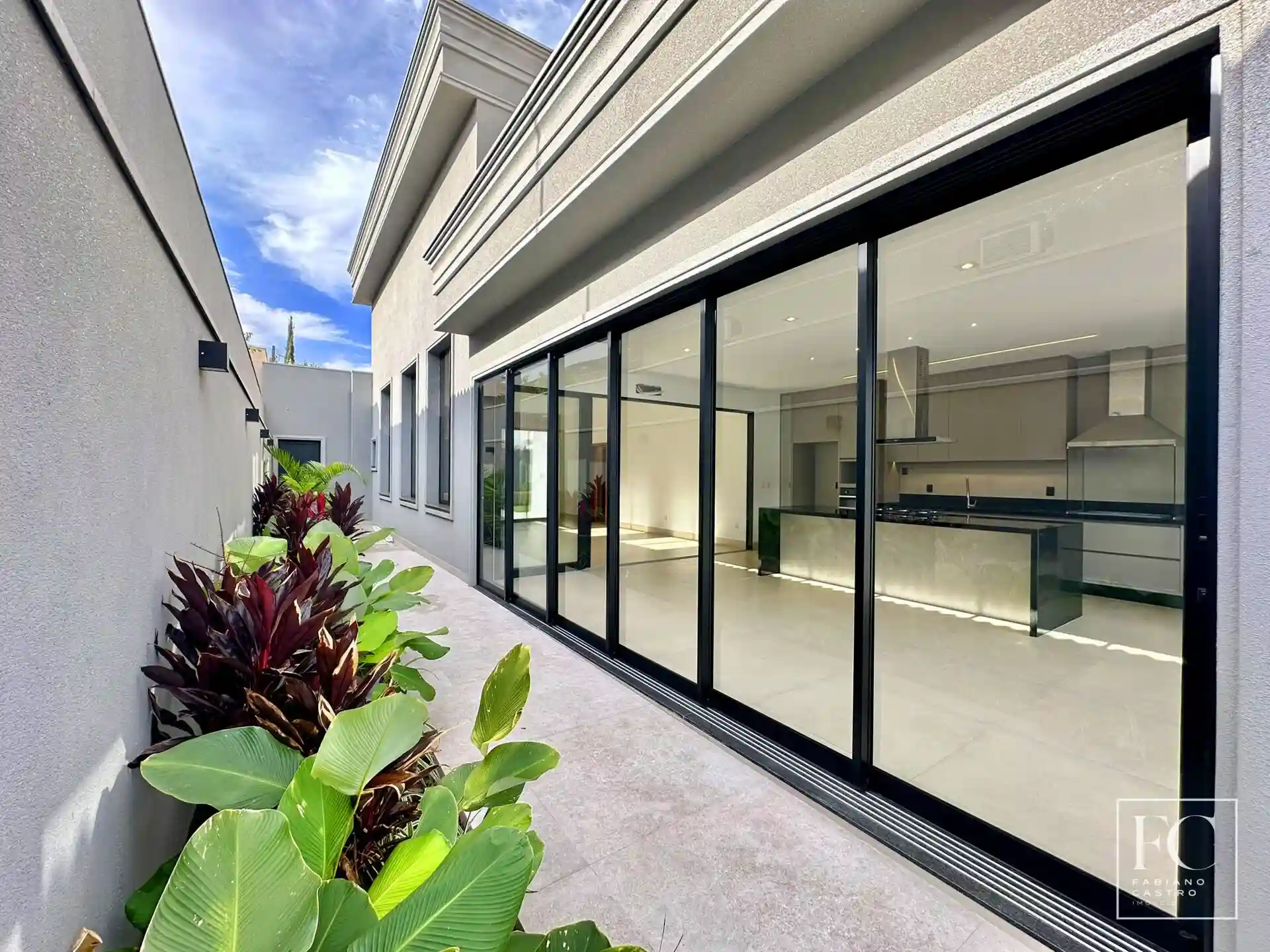 Casa de Condomínio com 3 quartos à venda, 235m² — foto 14 de 32