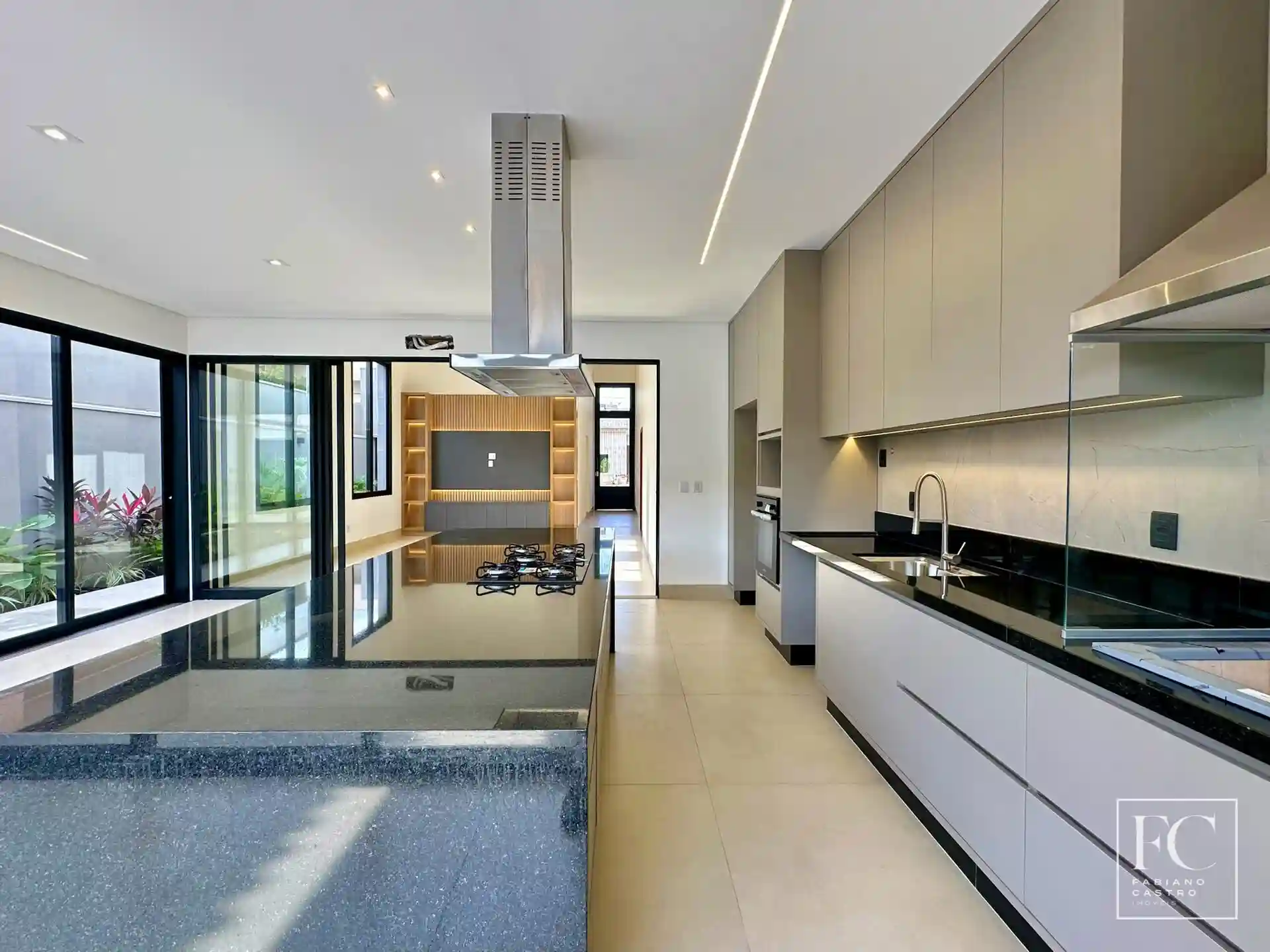 Casa de Condomínio com 3 quartos à venda, 235m² — foto 8 de 32