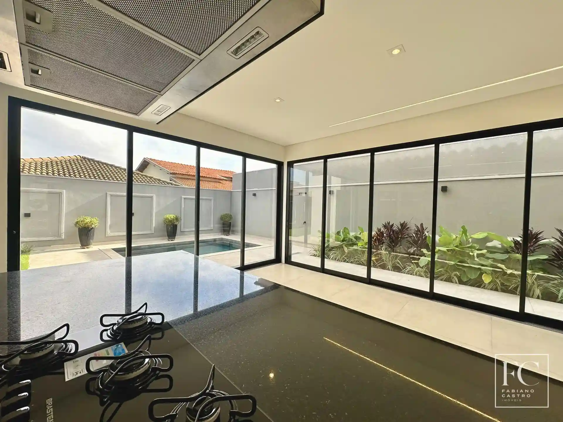 Casa de Condomínio com 3 quartos à venda, 235m² — foto 11 de 32
