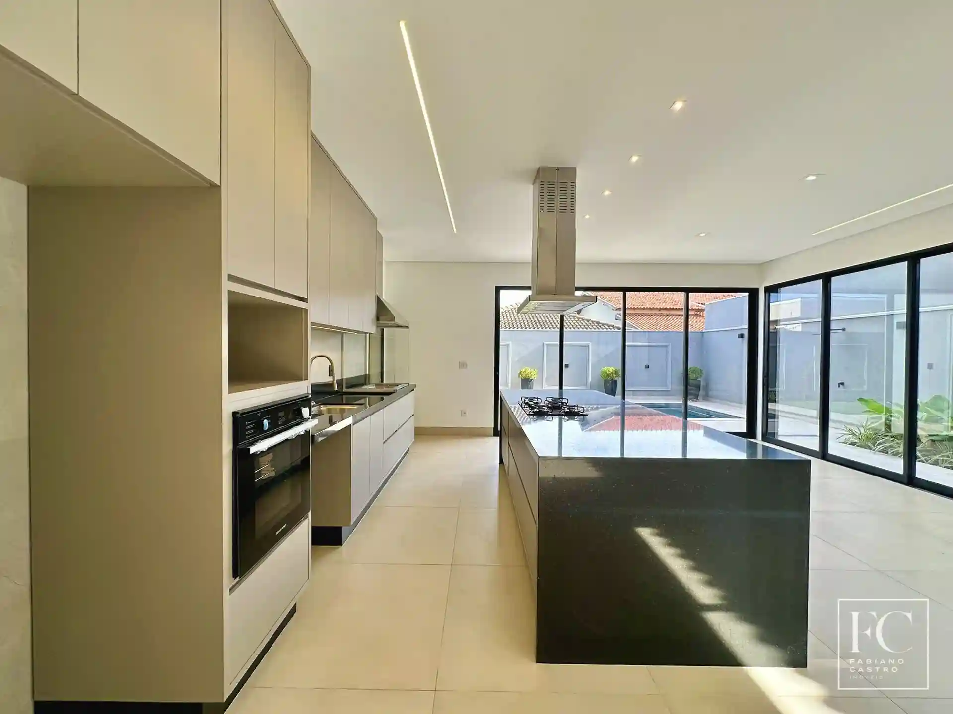 Casa de Condomínio com 3 quartos à venda, 235m² — foto 10 de 32