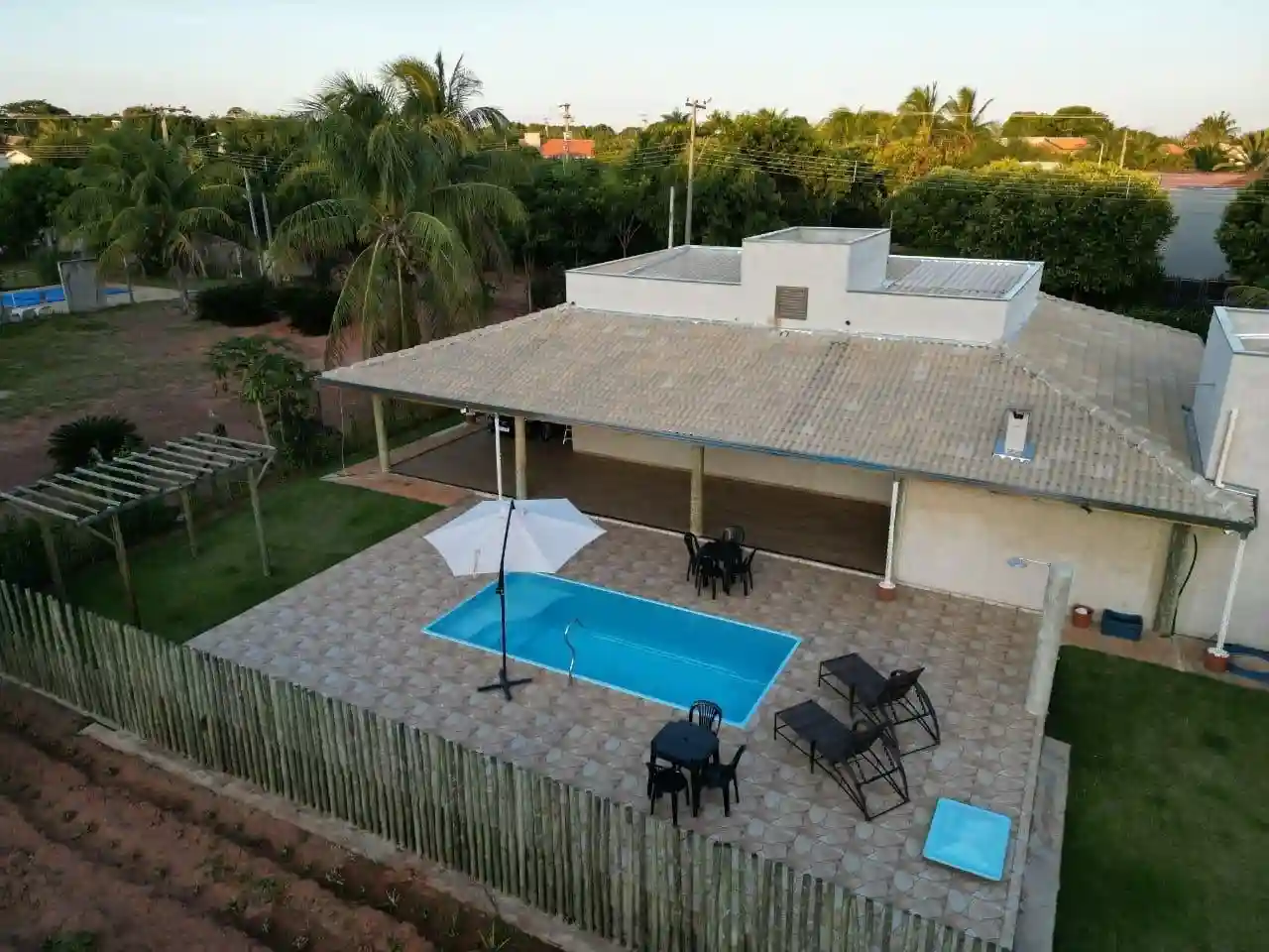 Fazenda / Sítio / Chácara com 2 quartos à venda, 1030m² — foto 1 de 7