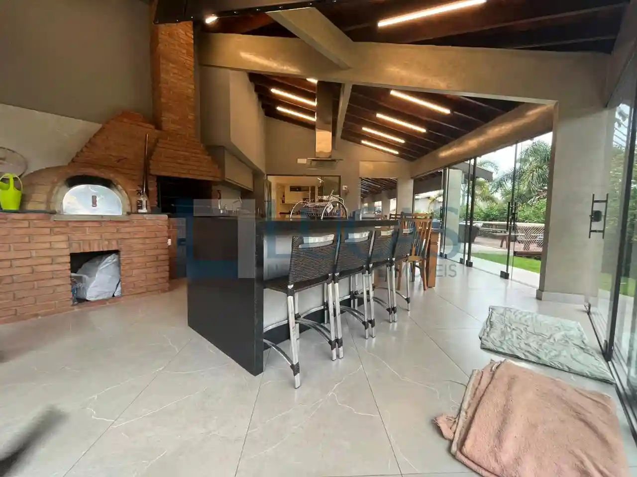 Casa de Condomínio à venda — foto 1 de 16