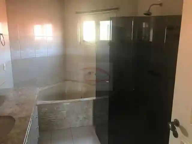 Casa de Condomínio com 3 quartos para aluguel, 300m² — foto 12 de 19