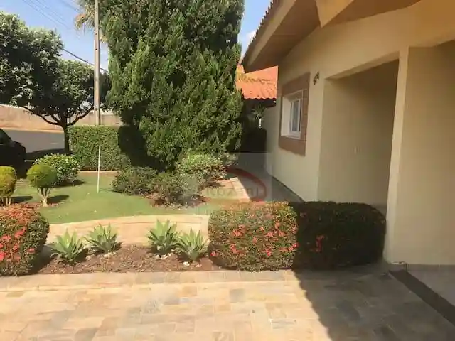 Casa de Condomínio com 3 quartos para aluguel, 300m² — foto 2 de 19