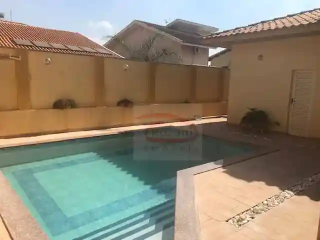 Casa de Condomínio com 3 quartos para aluguel, 300m² — foto 16 de 19