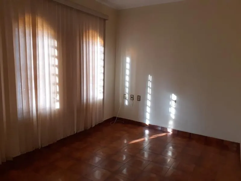 Casa à venda — foto 3 de 3