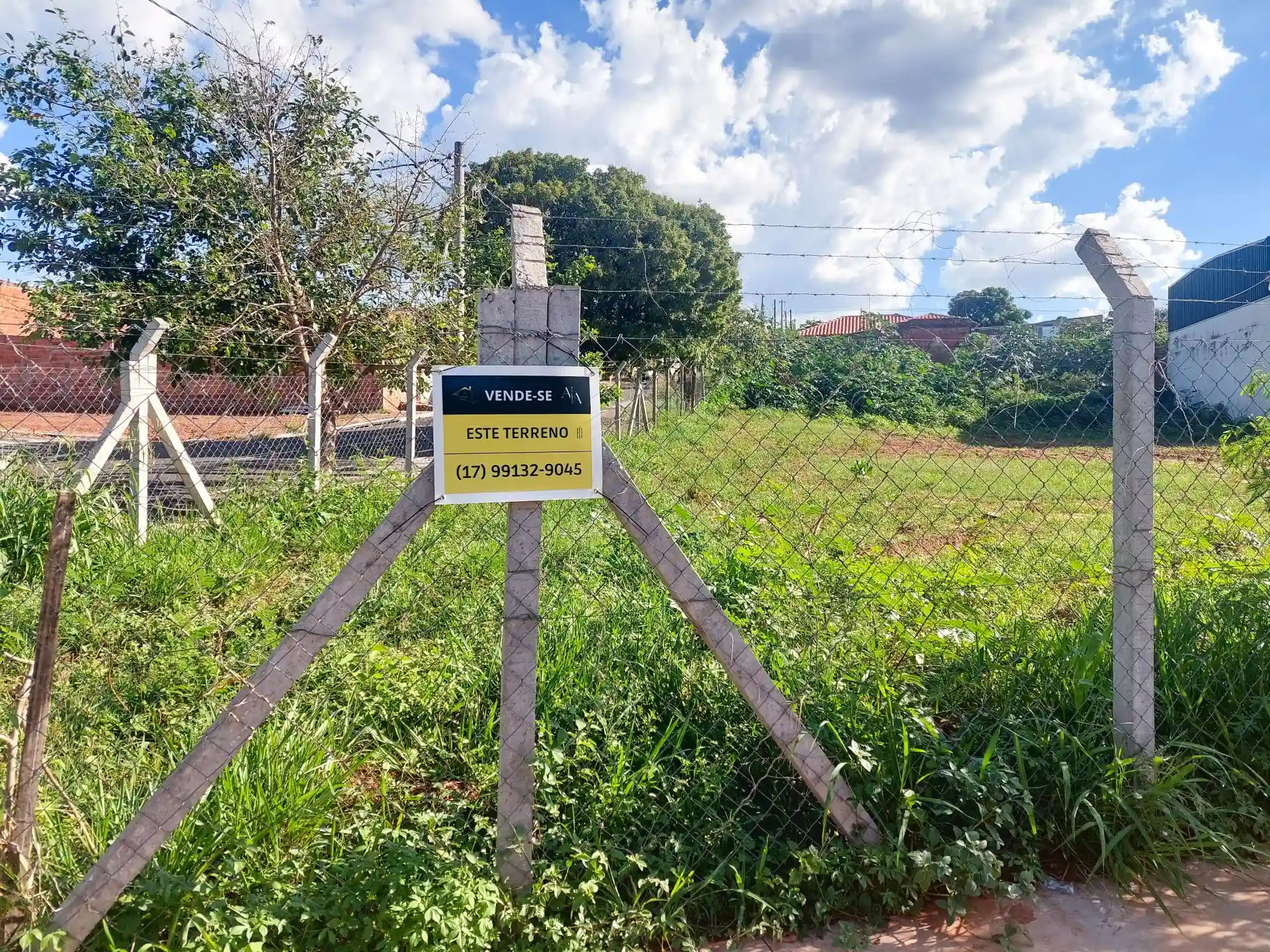 Terreno / Lote / Condomínio  à venda, 251m² — foto 1 de 7