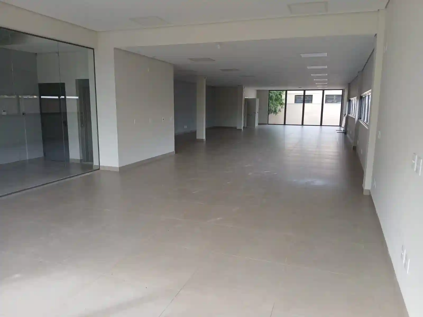 Loja / Salão / Ponto Comercial para aluguel, 300m² — foto 9 de 15