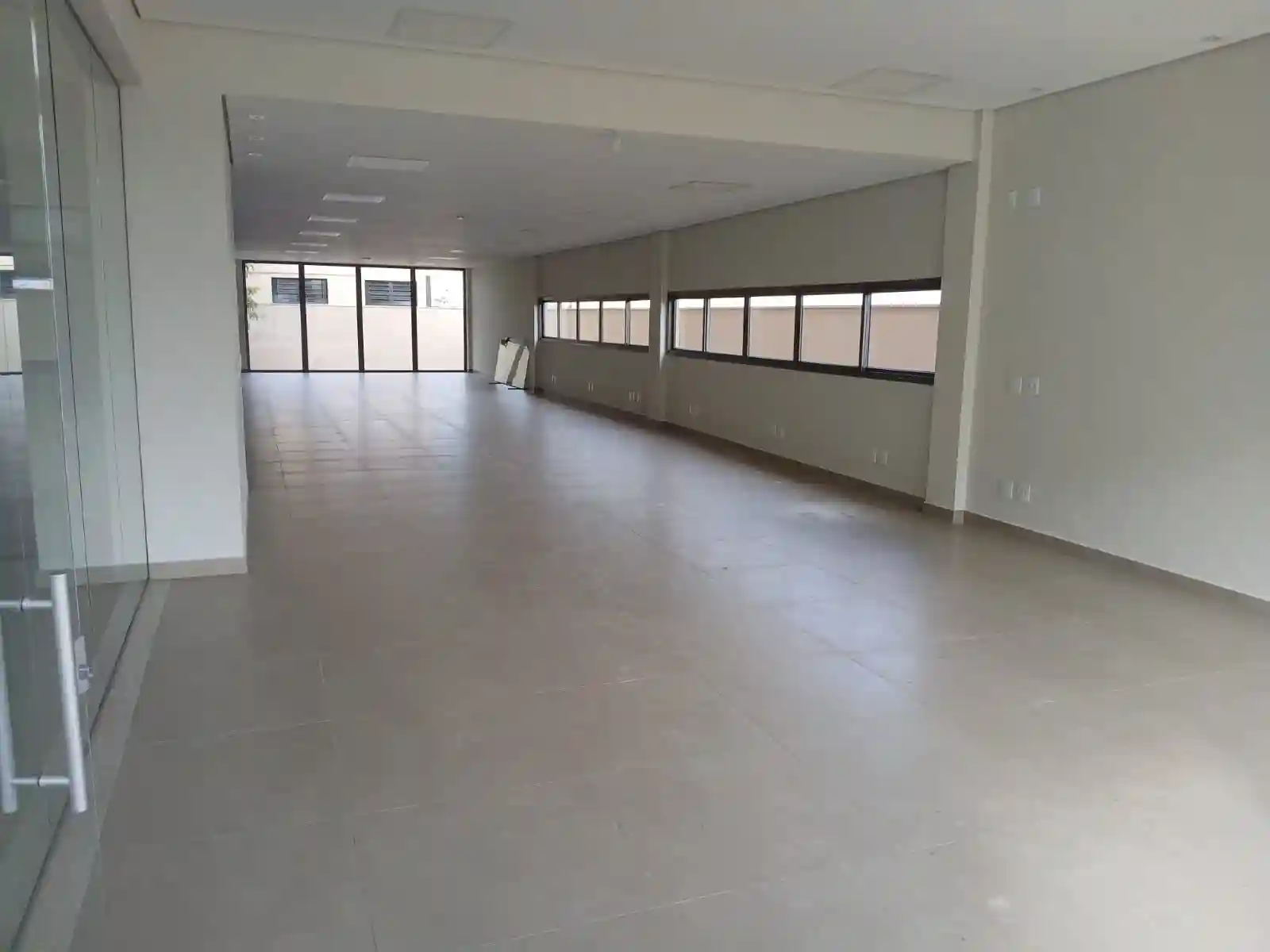 Loja / Salão / Ponto Comercial para aluguel, 300m² — foto 11 de 15