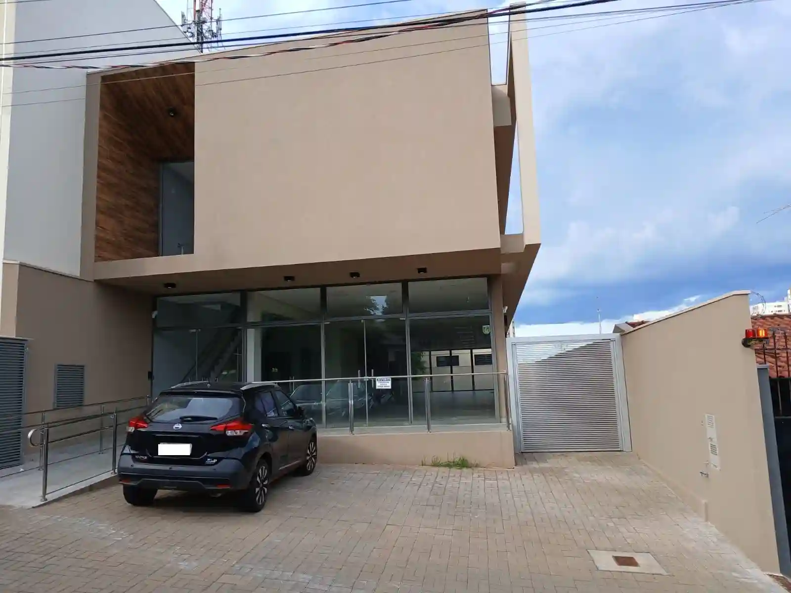 Loja / Salão / Ponto Comercial para aluguel, 300m² — foto 1 de 15