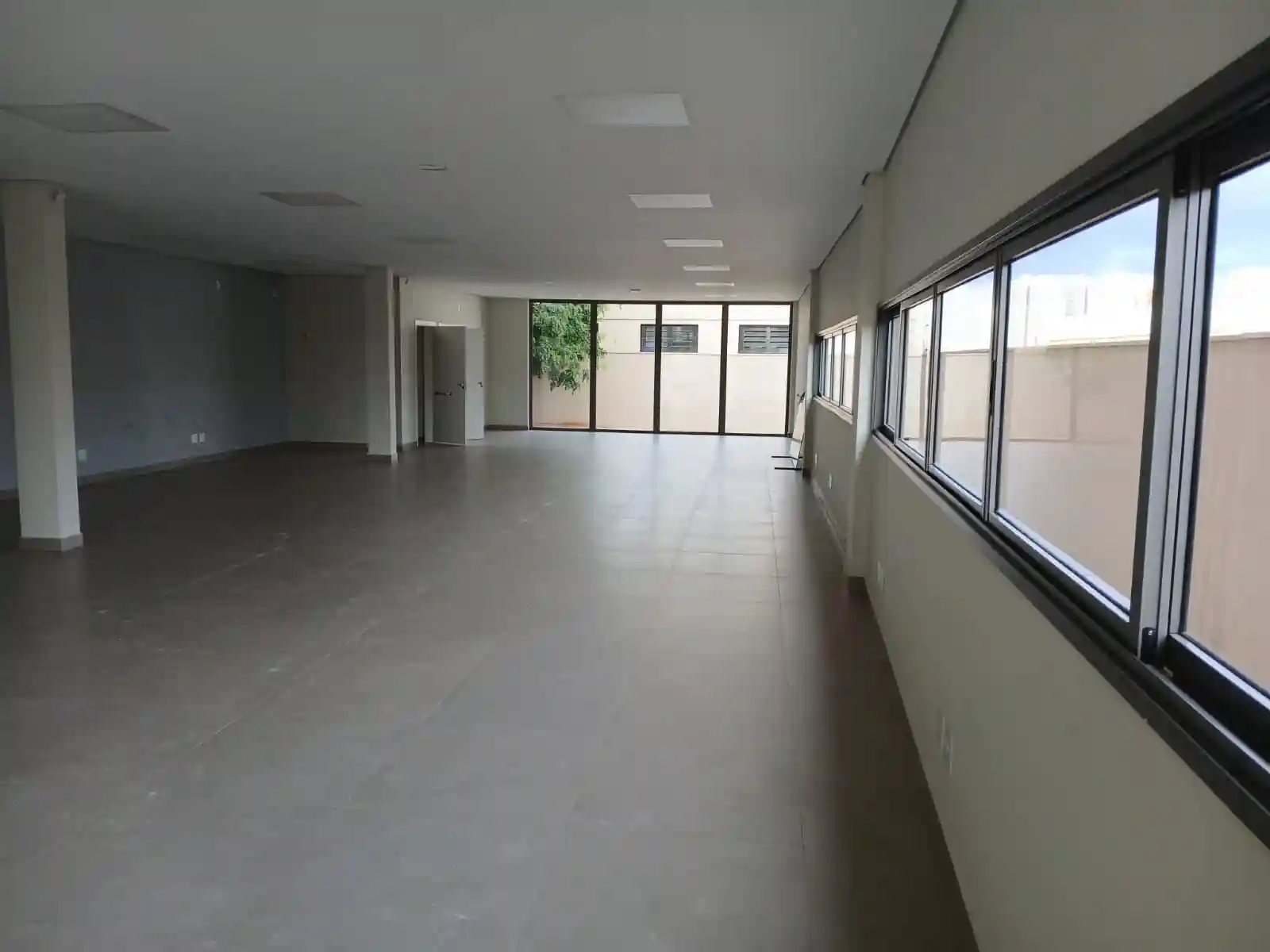Loja / Salão / Ponto Comercial para aluguel, 300m² — foto 10 de 15