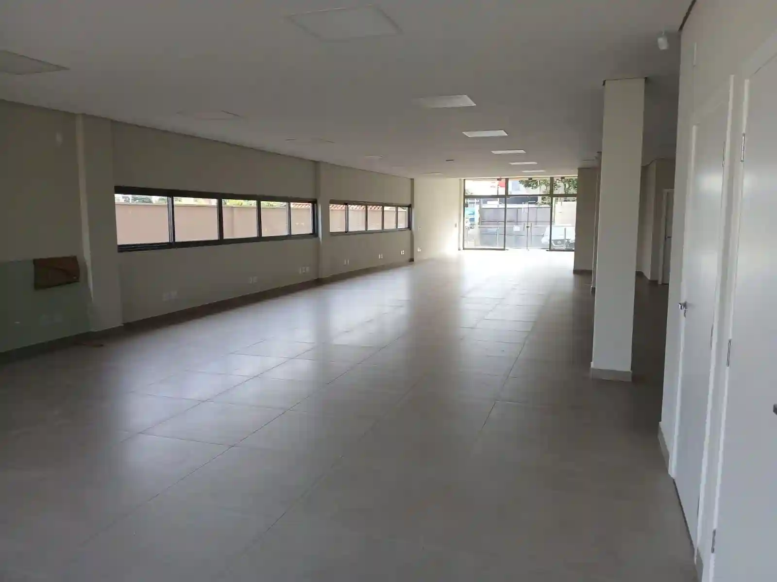 Loja / Salão / Ponto Comercial para aluguel, 300m² — foto 12 de 15