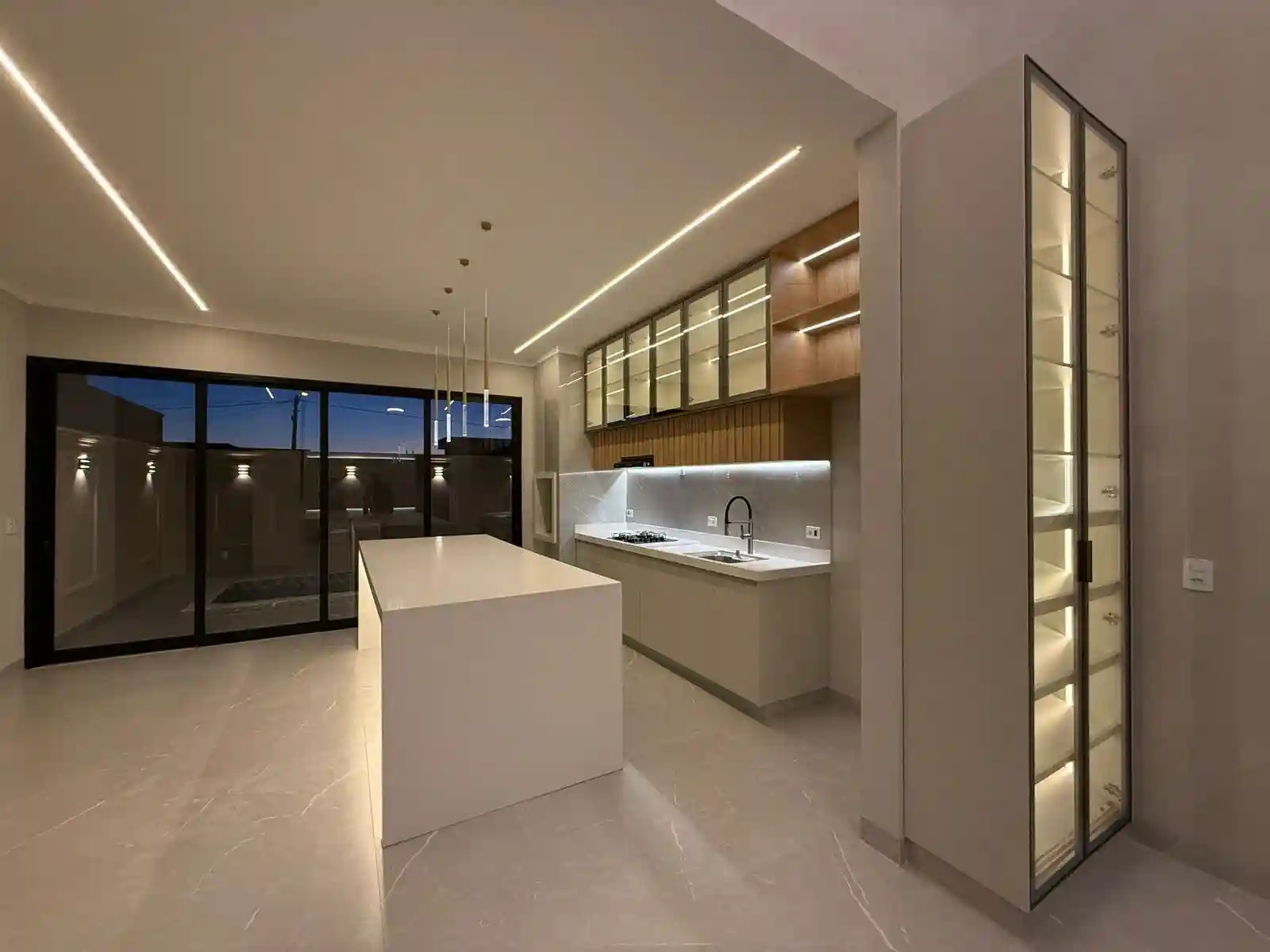 Casa com 3 quartos à venda, 210m² — foto 1 de 26