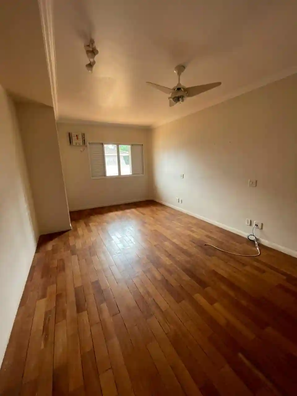 Casa de Condomínio com 4 quartos para aluguel, 350m² — foto 14 de 24
