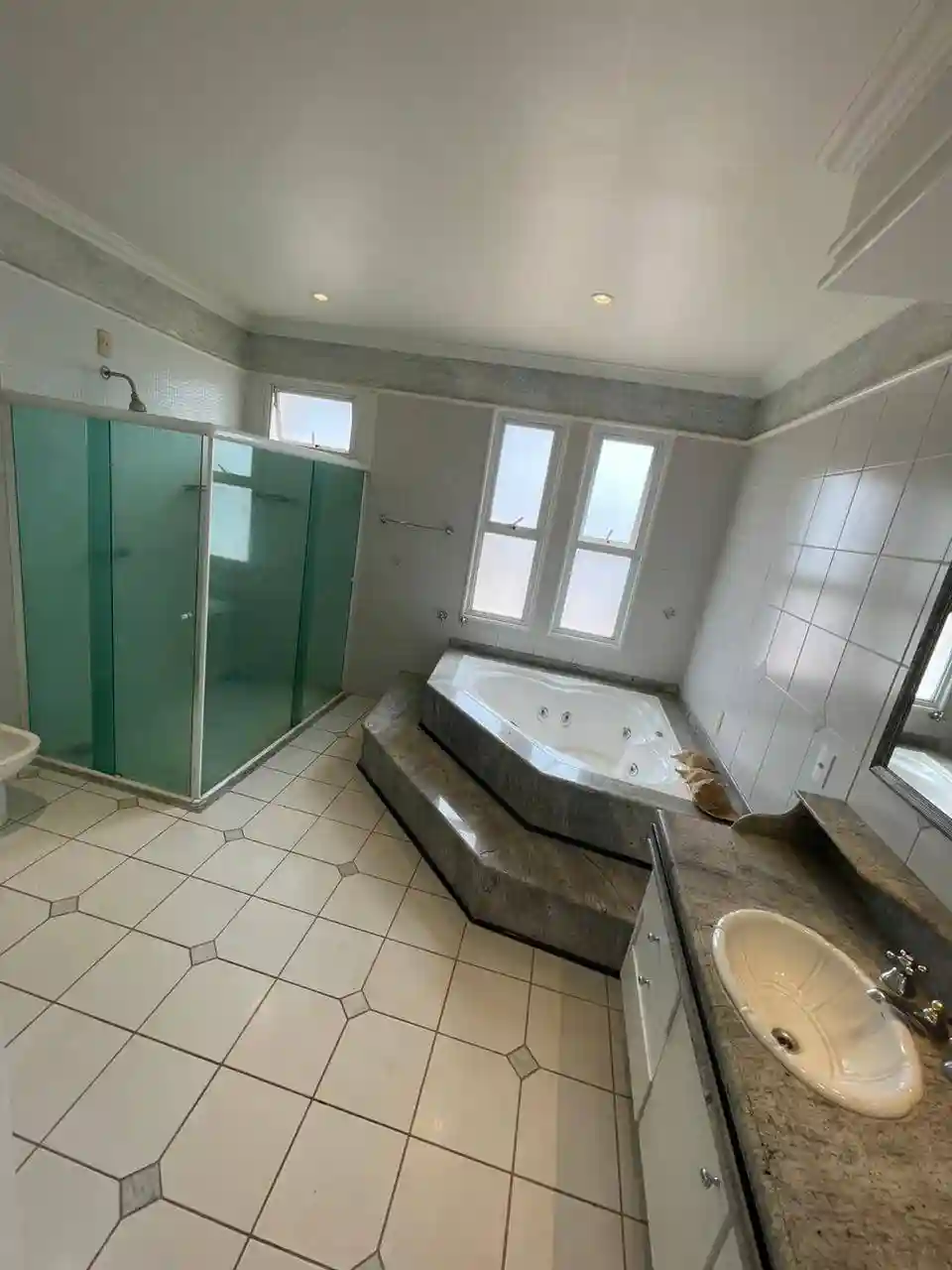 Casa de Condomínio com 4 quartos para aluguel, 350m² — foto 17 de 24