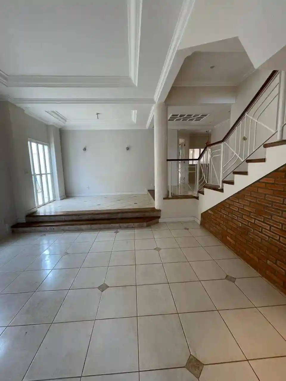 Casa de Condomínio com 4 quartos para aluguel, 350m² — foto 4 de 24