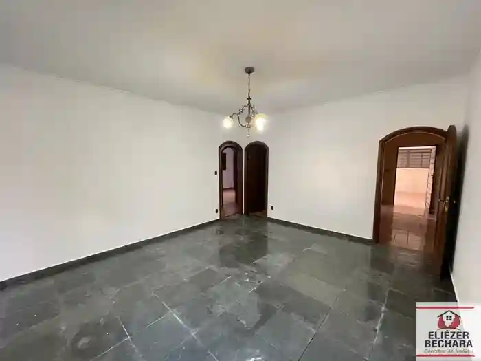 Casa com 4 quartos à venda, 210m² — foto 1 de 15