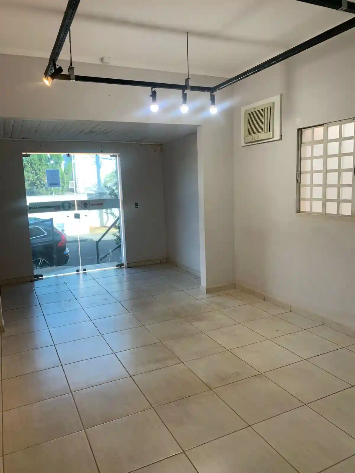 Casa Comercial com 5 quartos para aluguel, 180m² — foto 7 de 7
