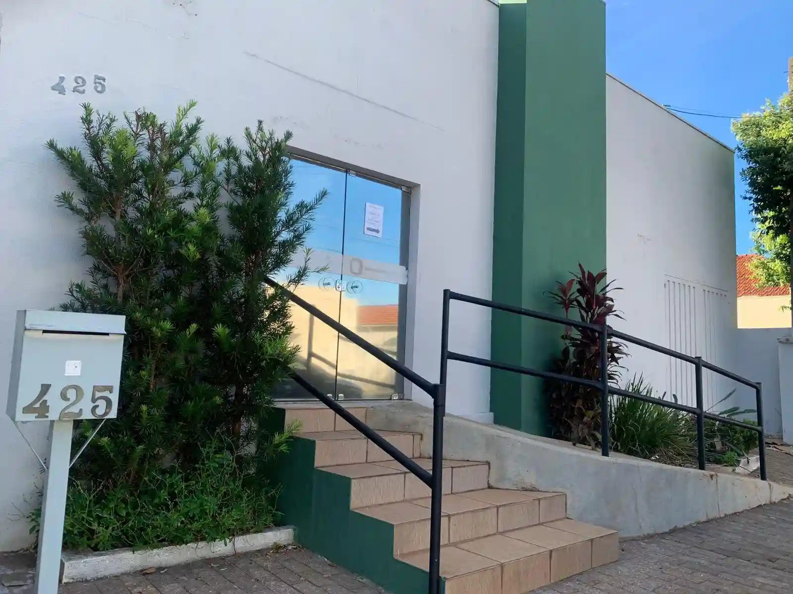 Casa Comercial com 5 quartos para aluguel, 180m² — foto 1 de 7