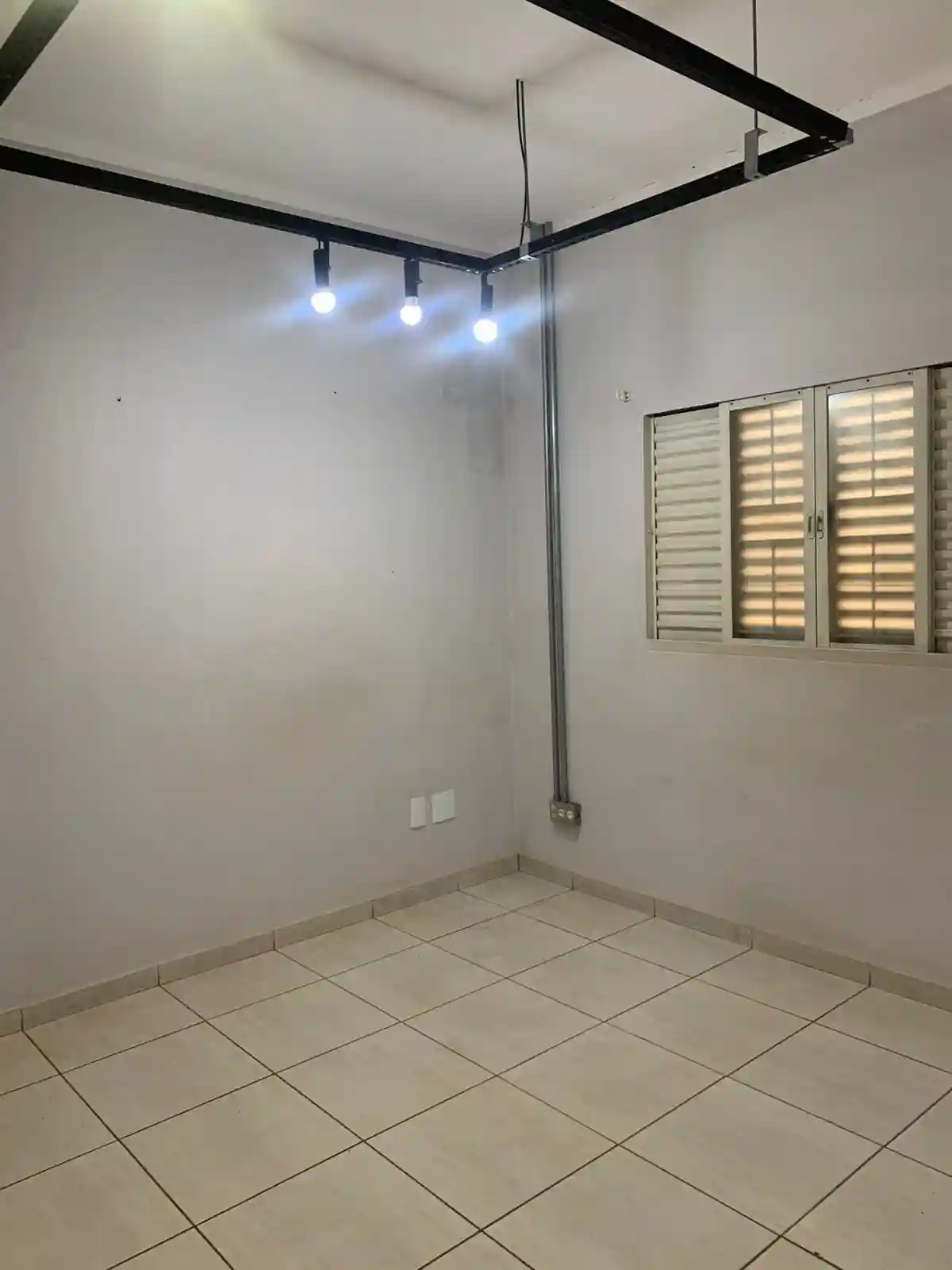 Casa Comercial com 5 quartos para aluguel, 180m² — foto 6 de 7