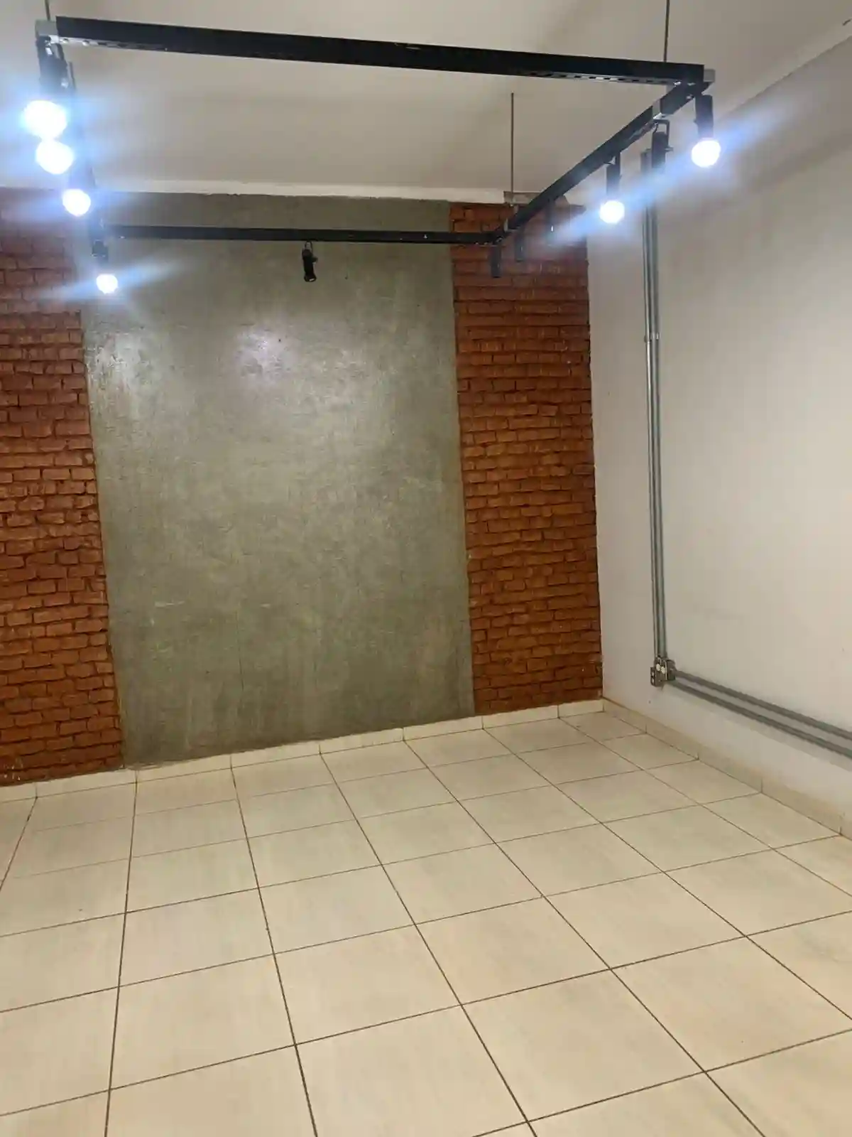 Casa Comercial com 5 quartos para aluguel, 180m² — foto 4 de 7