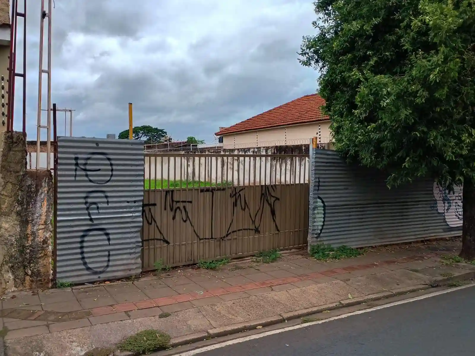 Terreno / Lote / Condomínio  à venda, 633m² — foto 6 de 7