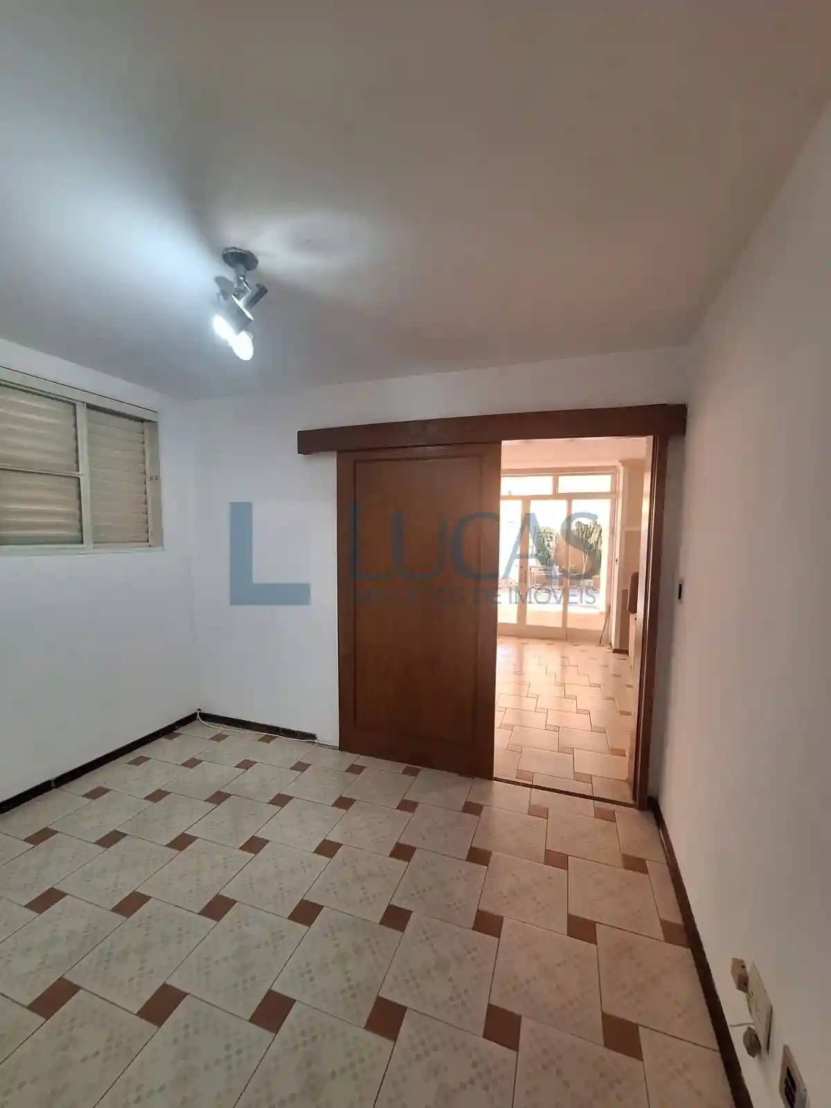 Casa com 3 quartos para aluguel, 360m² — foto 7 de 14