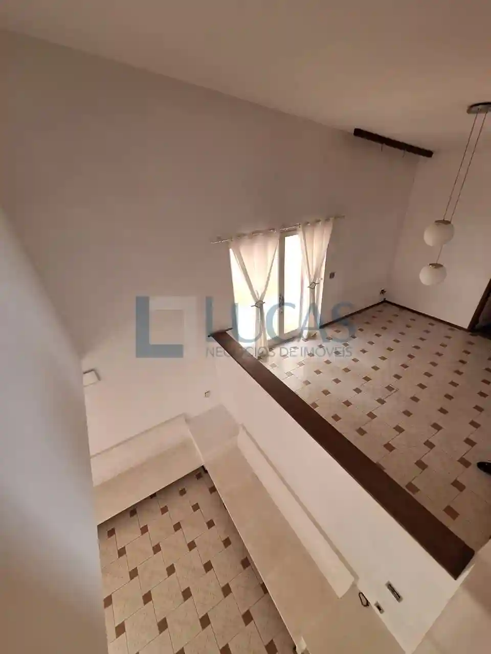 Casa com 3 quartos para aluguel, 360m² — foto 2 de 14