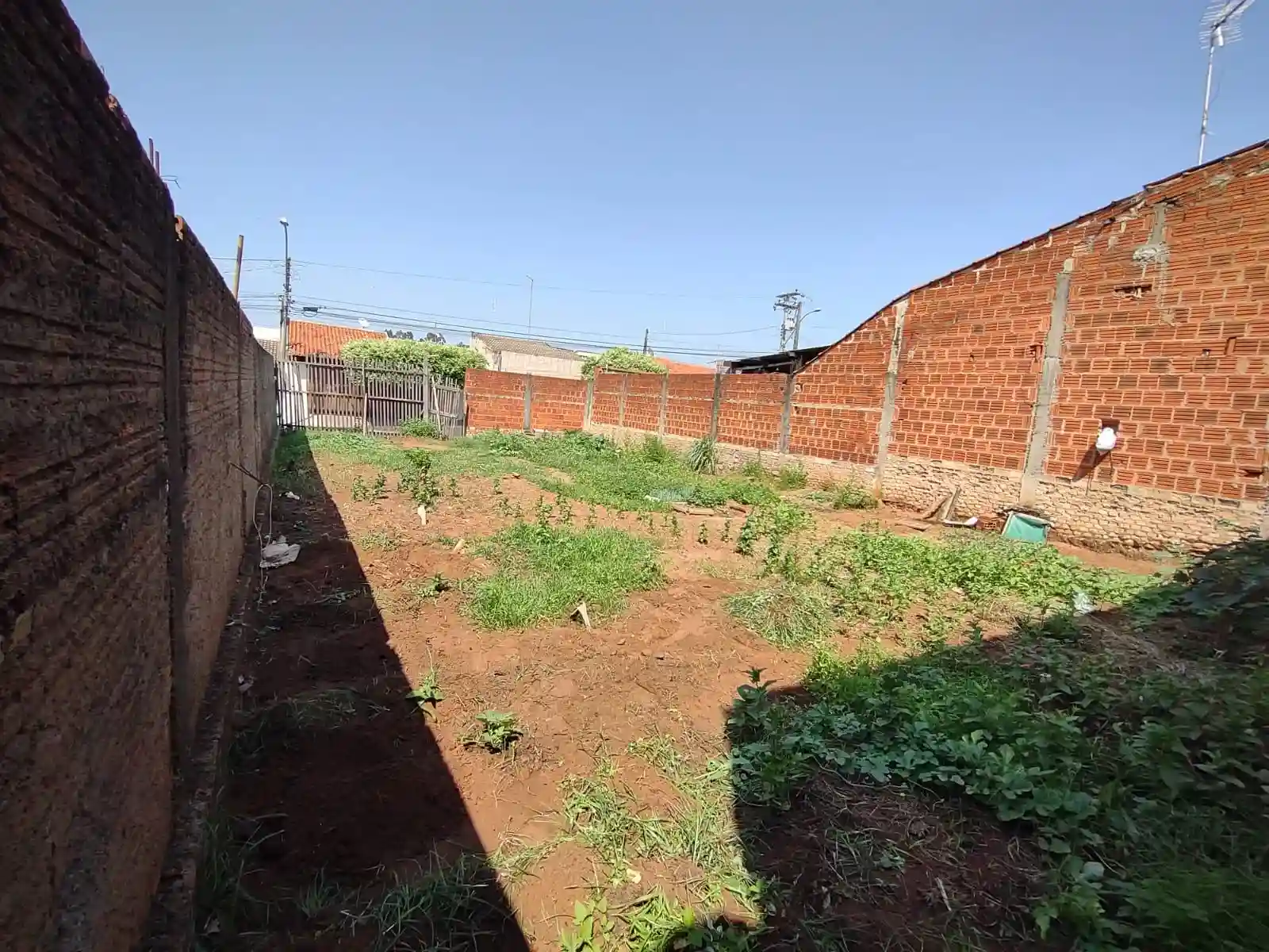 Terreno / Lote / Condomínio  à venda, 200m² — foto 4 de 5