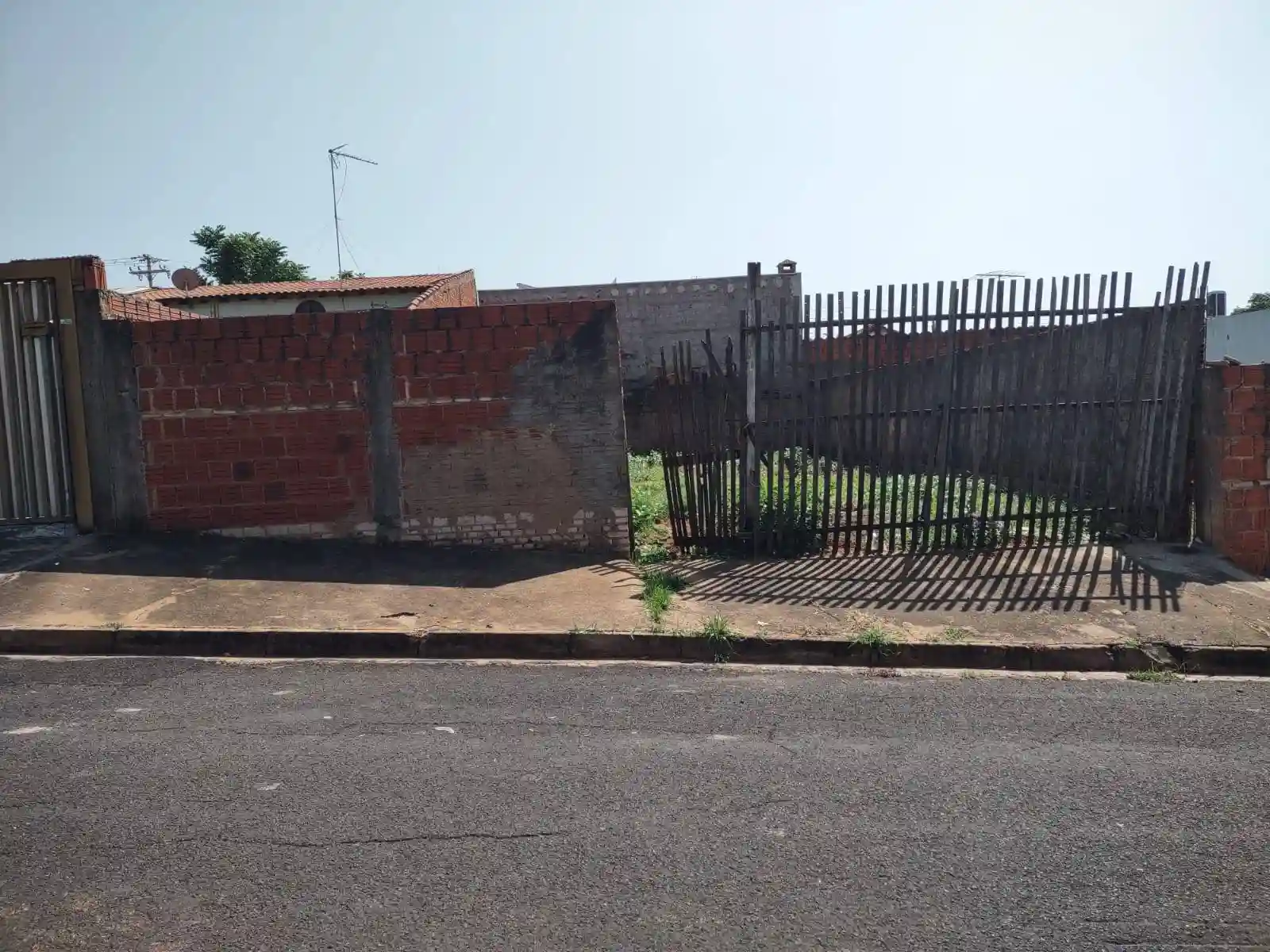 Terreno / Lote / Condomínio  à venda, 200m² — foto 1 de 5