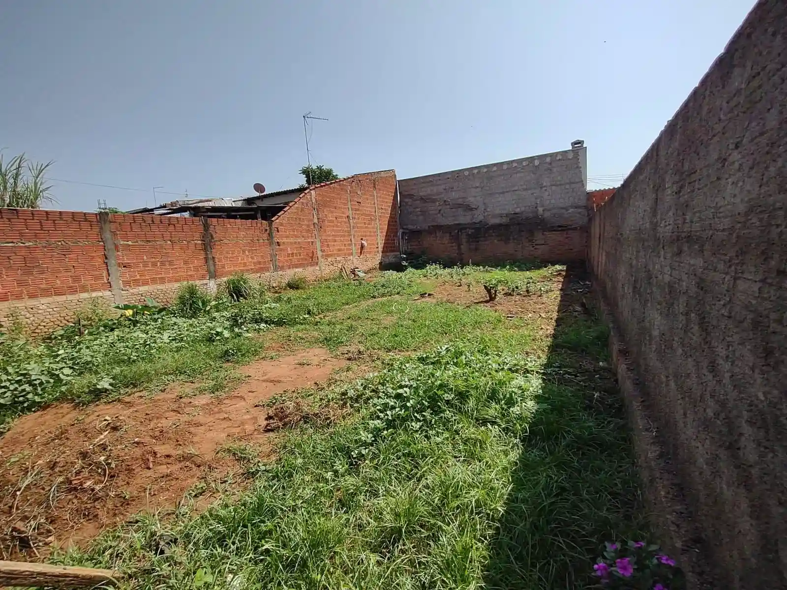 Terreno / Lote / Condomínio  à venda, 200m² — foto 3 de 5