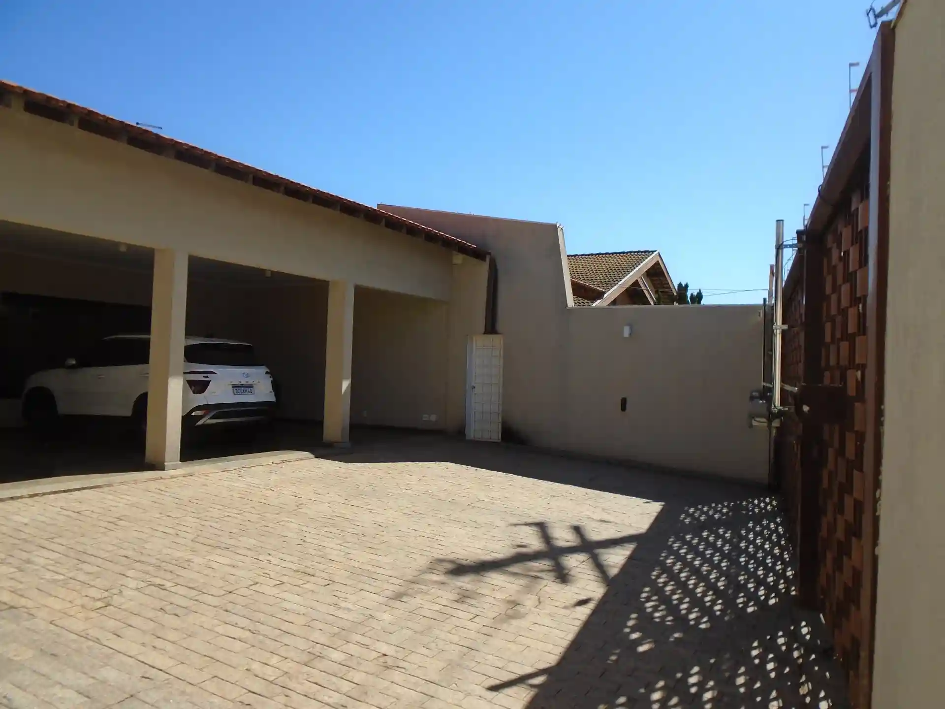 Casa com 5 quartos à venda, 547m² — foto 2 de 26
