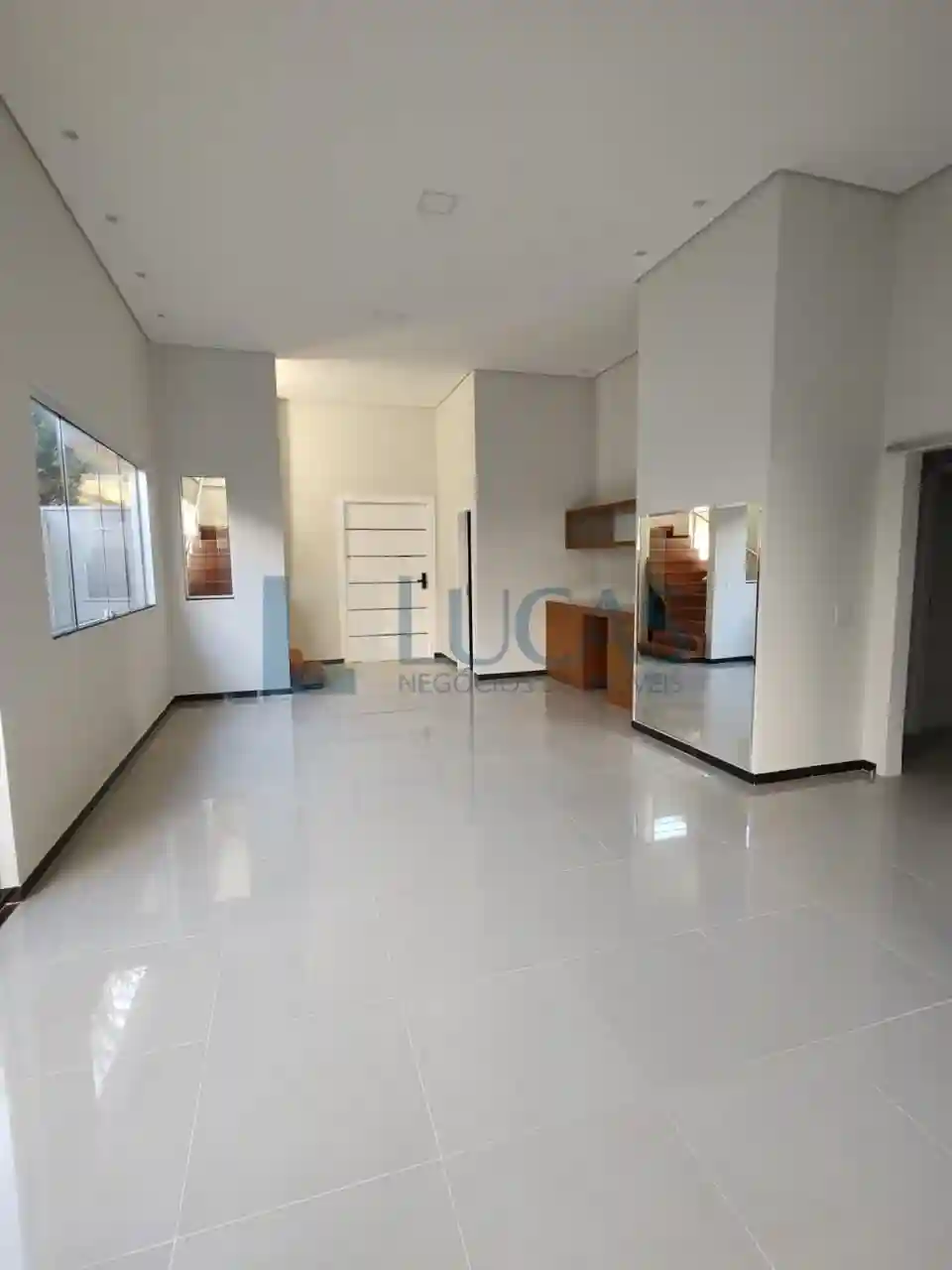 Casa de Condomínio com 4 quartos à venda, 300m² — foto 3 de 4