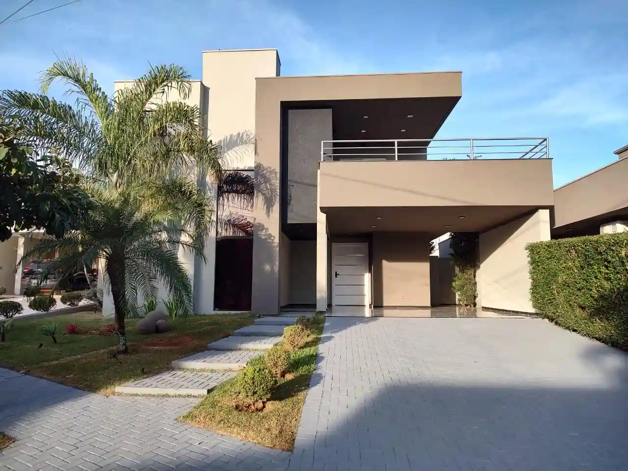 Casa de Condomínio com 4 quartos à venda, 300m² — foto 1 de 4