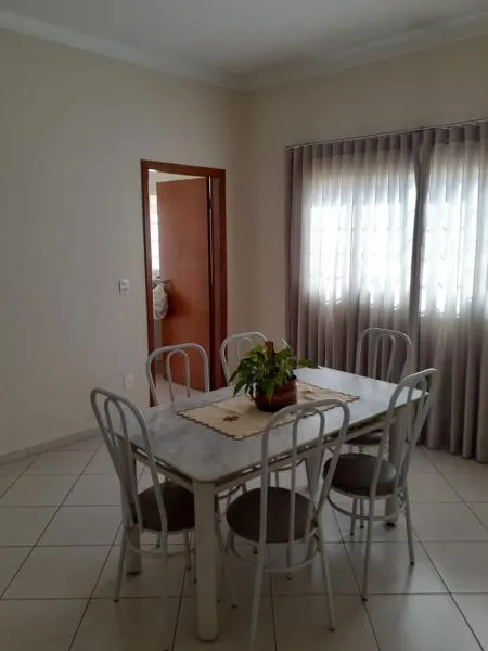 Casa à venda — foto 1 de 4